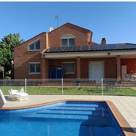 Casa Con Jardin Y Piscina Privada. Villa Santa Eulalia de Ronsana ภายนอก รูปภาพ