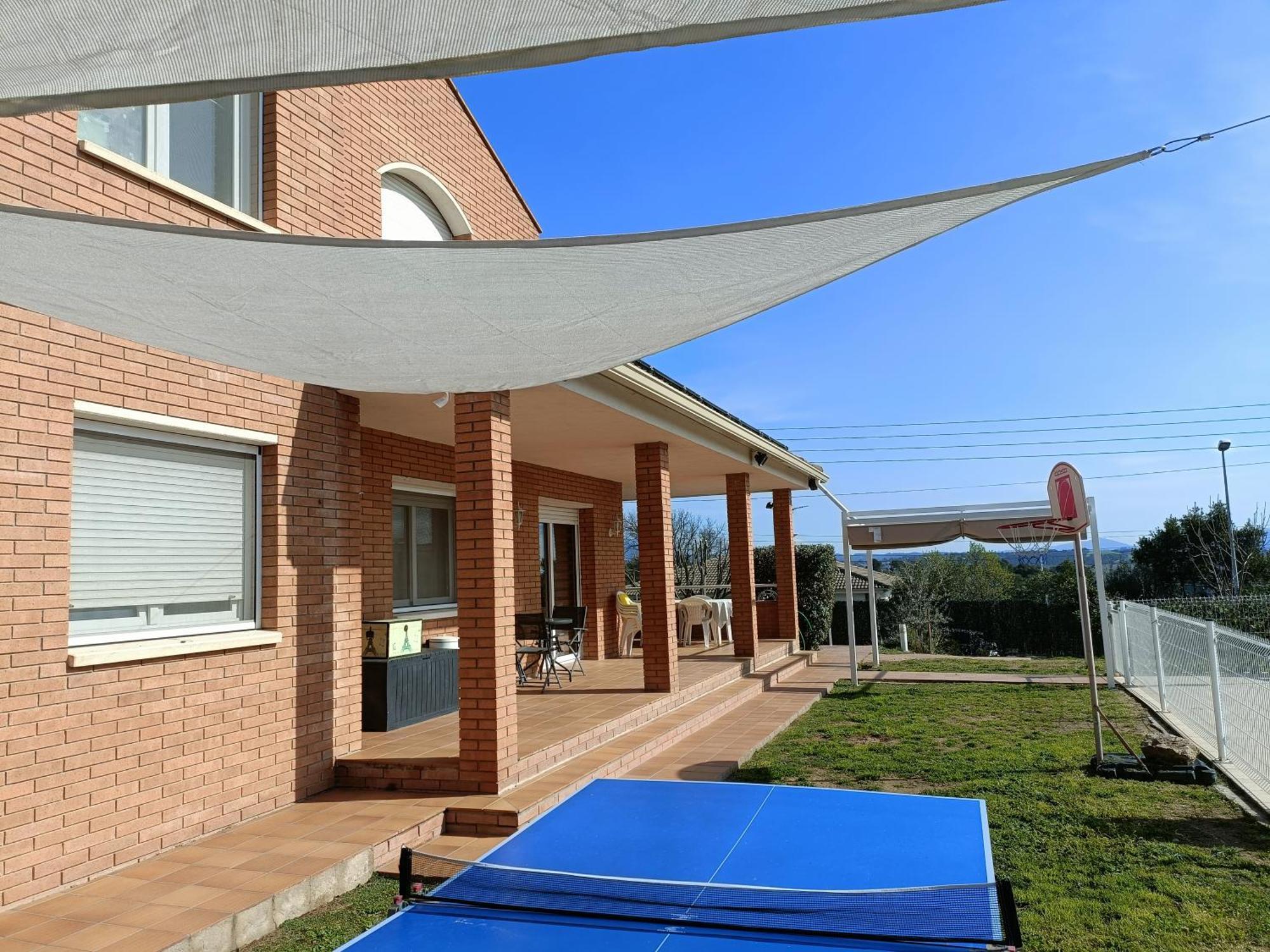 Casa Con Jardin Y Piscina Privada. Villa Santa Eulalia de Ronsana ภายนอก รูปภาพ