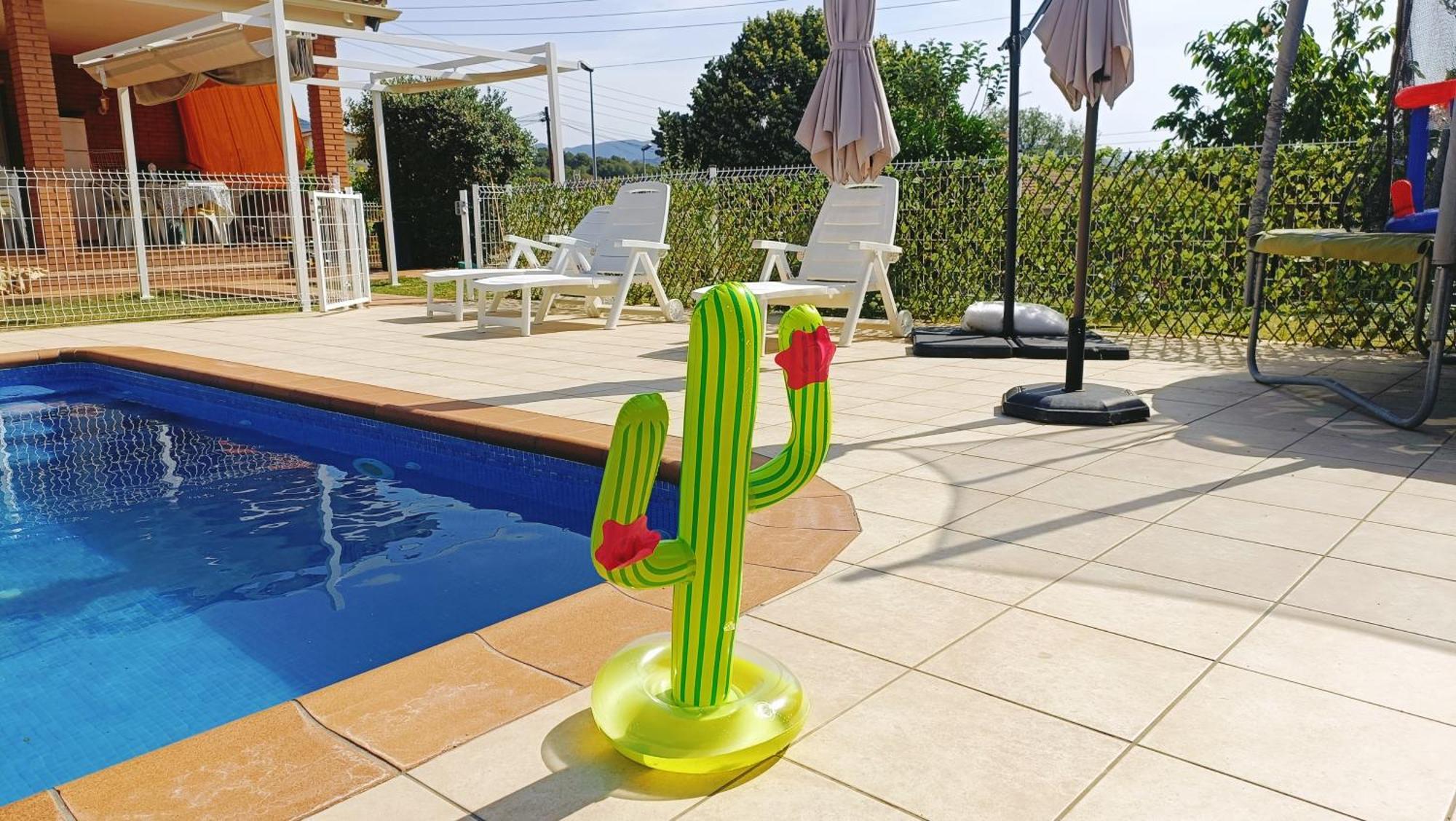 Casa Con Jardin Y Piscina Privada. Villa Santa Eulalia de Ronsana ภายนอก รูปภาพ