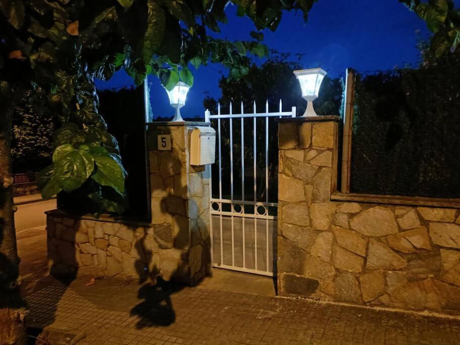 Casa Con Jardin Y Piscina Privada. Villa Santa Eulalia de Ronsana ภายนอก รูปภาพ