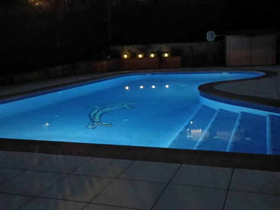 Casa Con Jardin Y Piscina Privada. Villa Santa Eulalia de Ronsana ภายนอก รูปภาพ