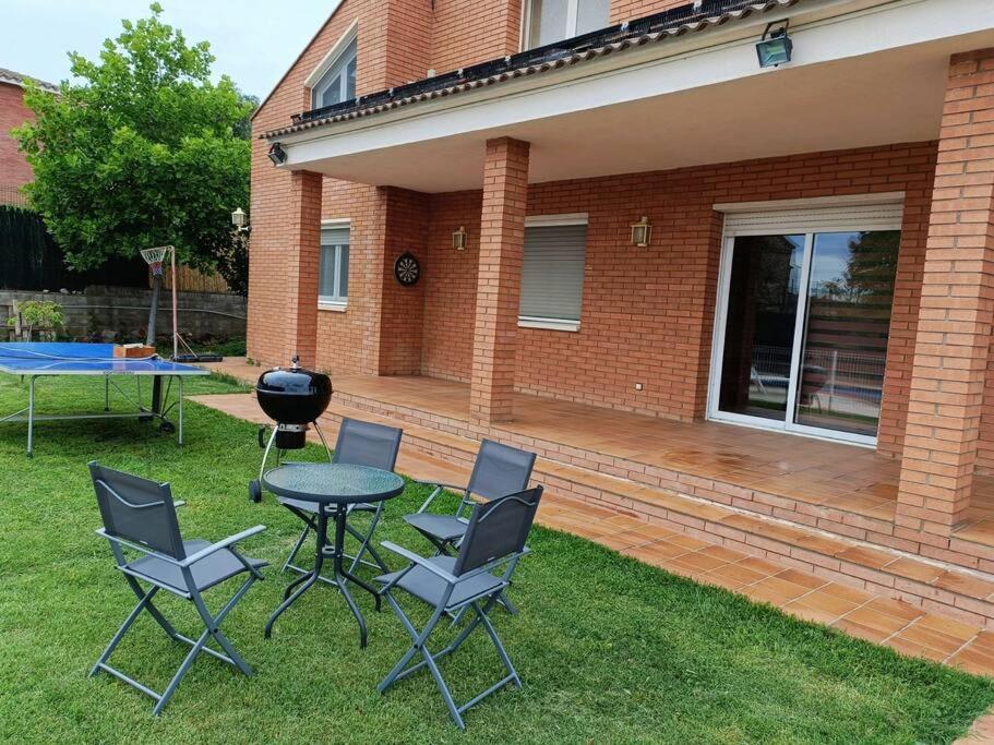 Casa Con Jardin Y Piscina Privada. Villa Santa Eulalia de Ronsana ภายนอก รูปภาพ