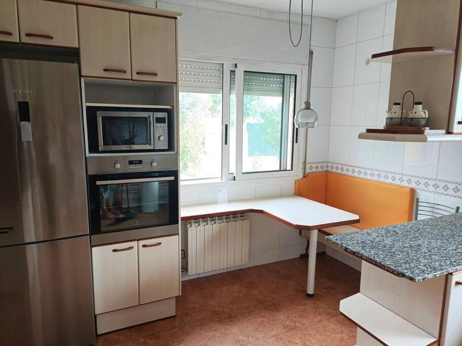 Casa Con Jardin Y Piscina Privada. Villa Santa Eulalia de Ronsana ภายนอก รูปภาพ
