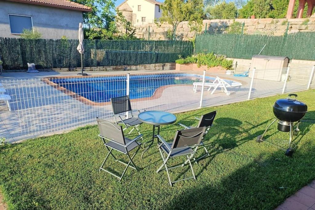 Casa Con Jardin Y Piscina Privada. Villa Santa Eulalia de Ronsana ภายนอก รูปภาพ