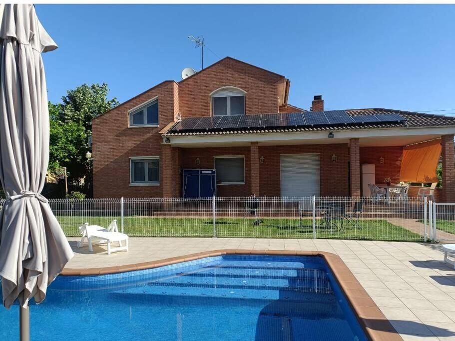 Casa Con Jardin Y Piscina Privada. Villa Santa Eulalia de Ronsana ภายนอก รูปภาพ